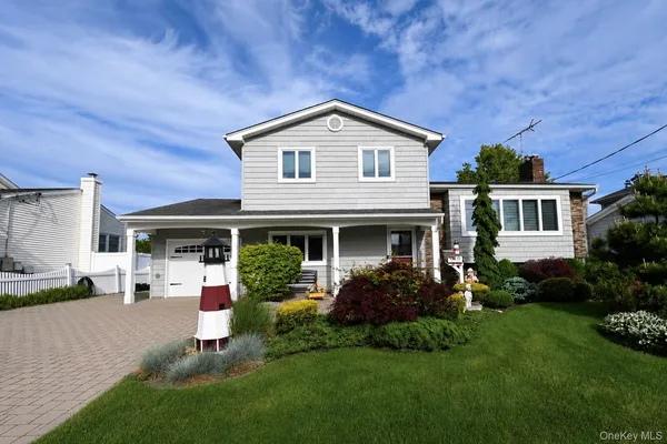 $899,999 | 223 West End Avenue, Massapequa, NY 11758