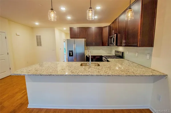 $3,095 | 260 West Main Street, Unit 11, Goshen, NY 10924