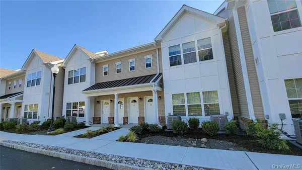 $3,095 | 260 West Main Street, Unit 11, Goshen, NY 10924