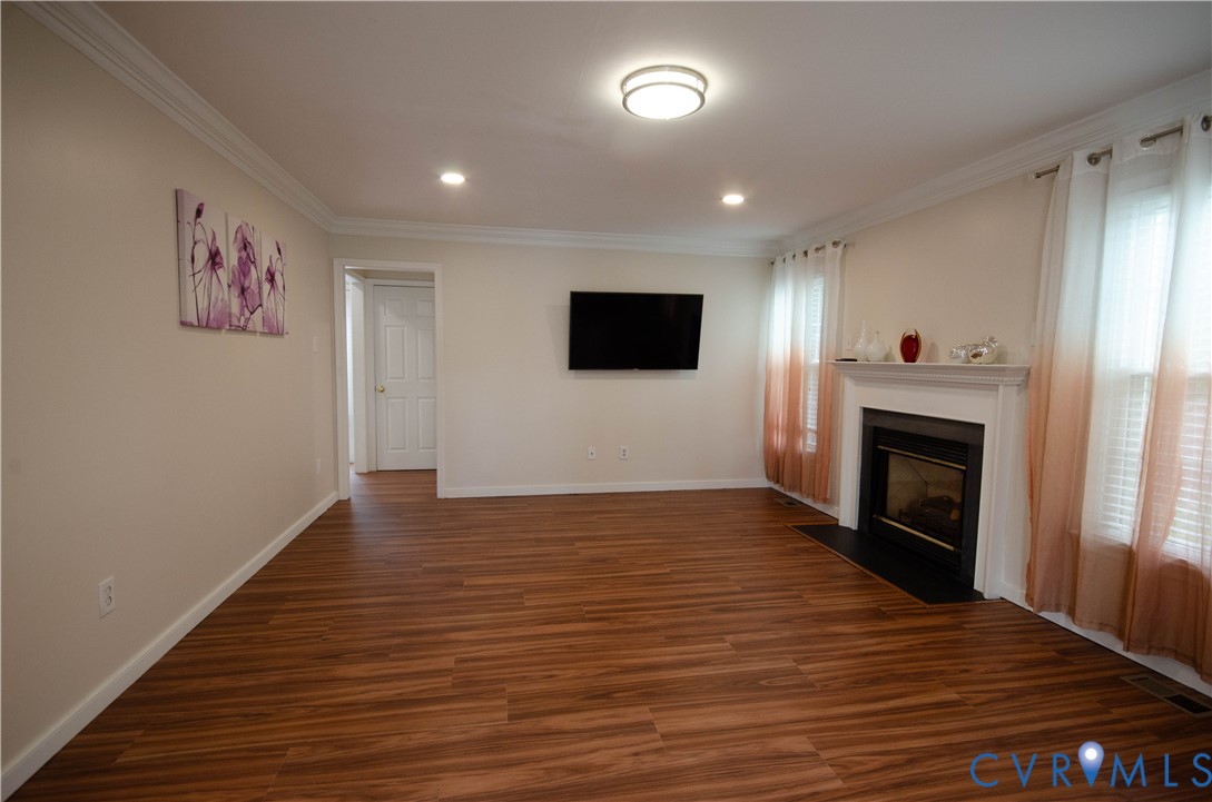 10912 Point Grey Road Henrico, VA 23233 - Photo 5 of 36 Wood-finish flooring, crown molding, recessed ligh