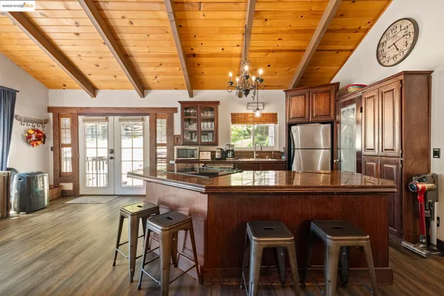 a view of living room washer and dryer