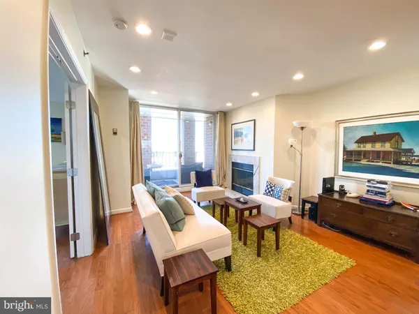 $2,900 | 1230 23rd Street Northwest, Unit 902, Washington, DC 20037