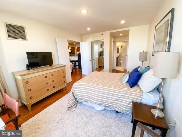 $2,900 | 1230 23rd Street Northwest, Unit 902, Washington, DC 20037