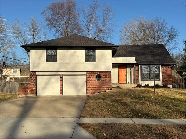 $525,000 | 8512 West 98th Street, Overland Park, KS 66212