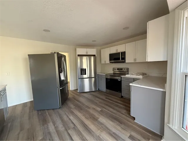 $525,000 | 8512 West 98th Street, Overland Park, KS 66212