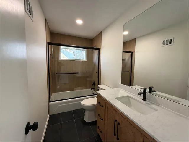 $525,000 | 8512 West 98th Street, Overland Park, KS 66212