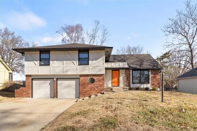 $525,000 | 8512 West 98th Street, Overland Park, KS 66212