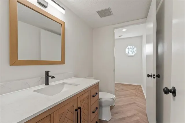 $525,000 | 8512 West 98th Street, Overland Park, KS 66212