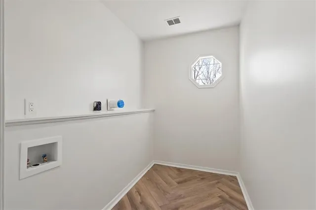 $525,000 | 8512 West 98th Street, Overland Park, KS 66212