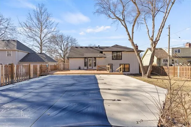 $525,000 | 8512 West 98th Street, Overland Park, KS 66212