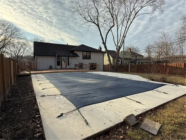 $525,000 | 8512 West 98th Street, Overland Park, KS 66212