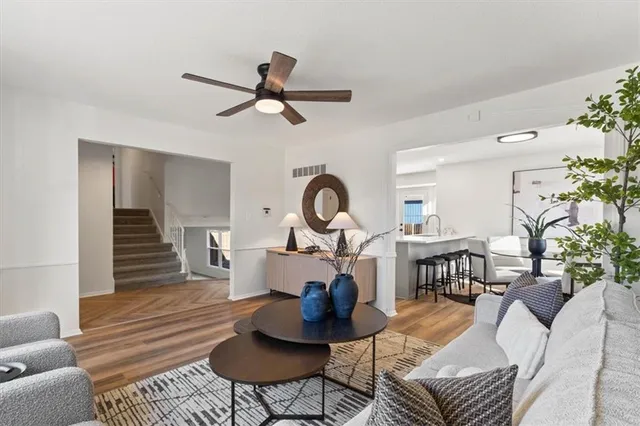 $525,000 | 8512 West 98th Street, Overland Park, KS 66212