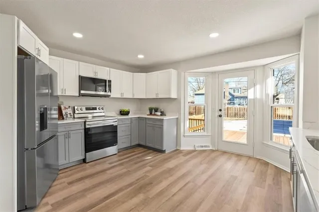 $525,000 | 8512 West 98th Street, Overland Park, KS 66212