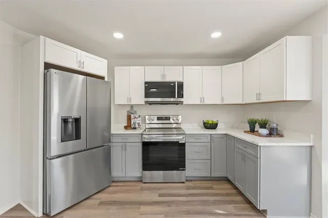 $525,000 | 8512 West 98th Street, Overland Park, KS 66212