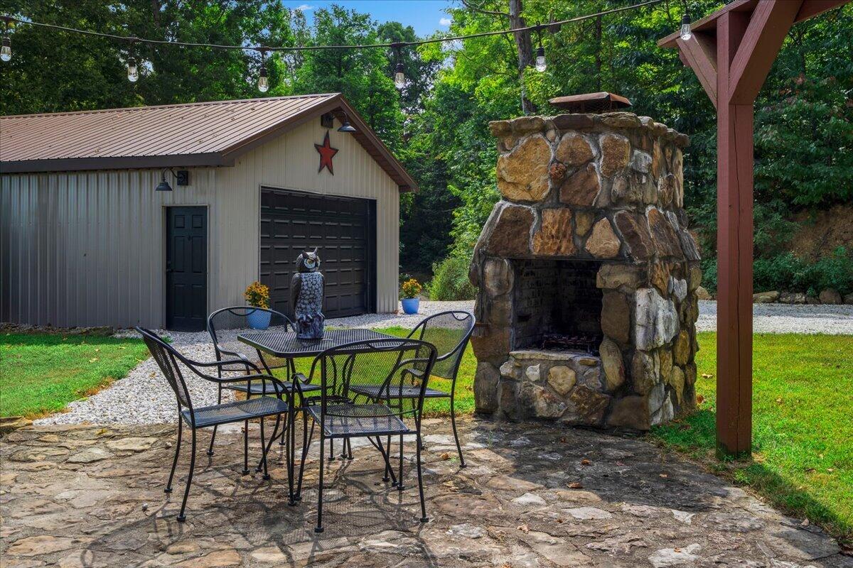 9653 McKee Road Irvine, KY 40336 - Photo 6 of 62 06-IVA00180