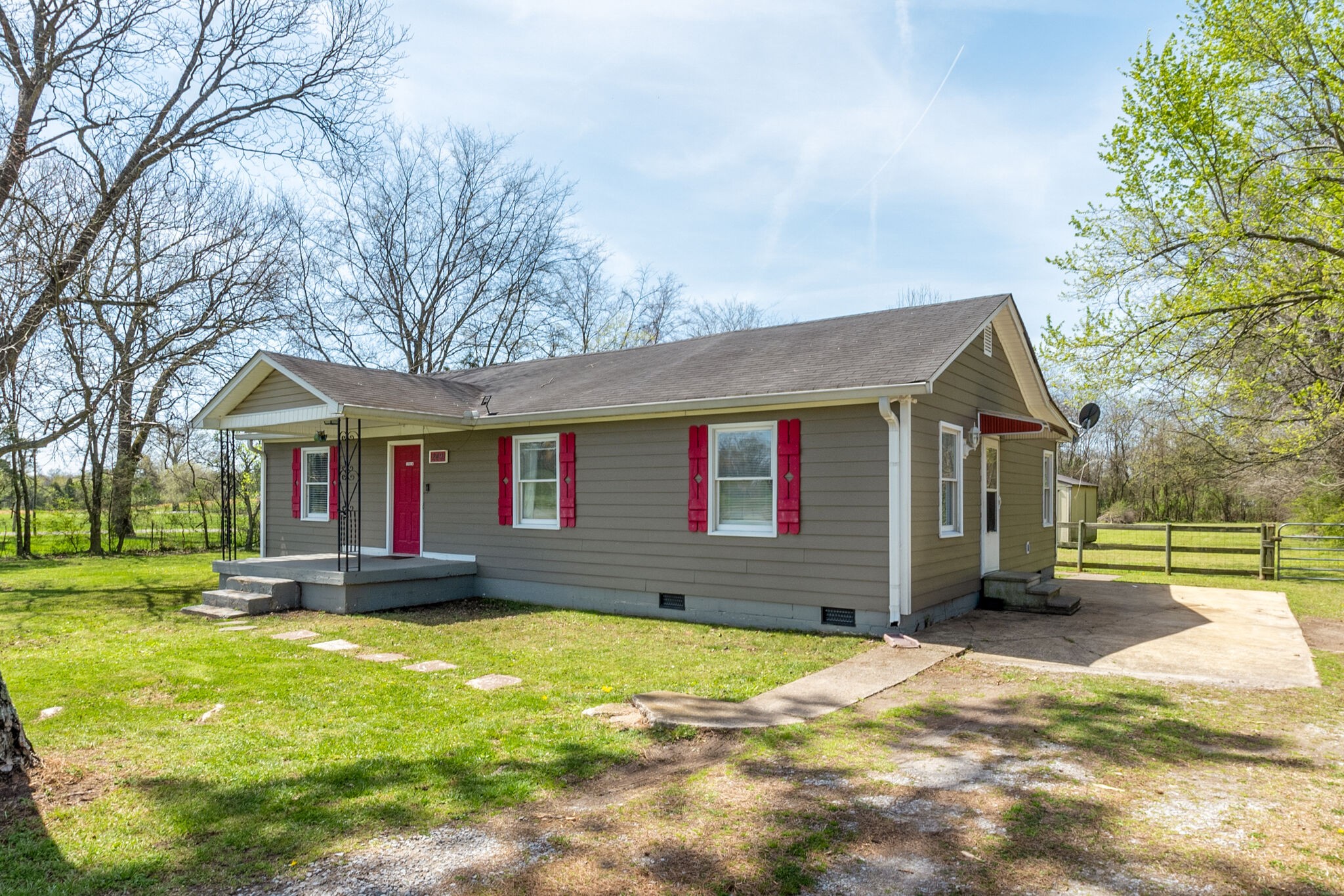 2491 Double Log Cabin Road Lebanon, TN 37087 - Photo 3 of 31 a front view of house with yard