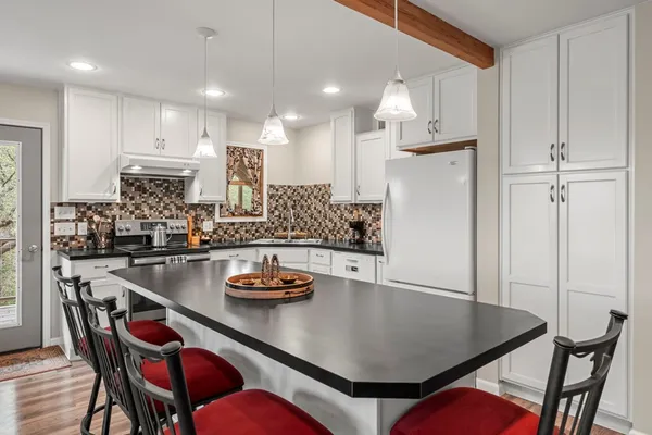 $795,000 | 123 West Northridge Dr Mountain, Mountain Home, TX 78058