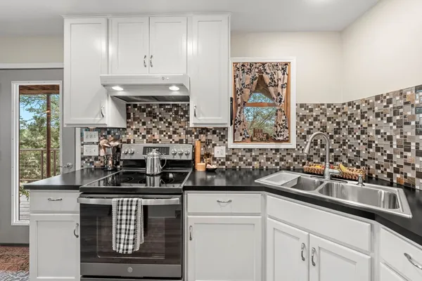 $795,000 | 123 West Northridge Dr Mountain, Mountain Home, TX 78058