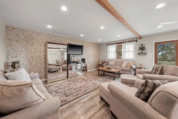 $795,000 | 123 West Northridge Dr Mountain, Mountain Home, TX 78058