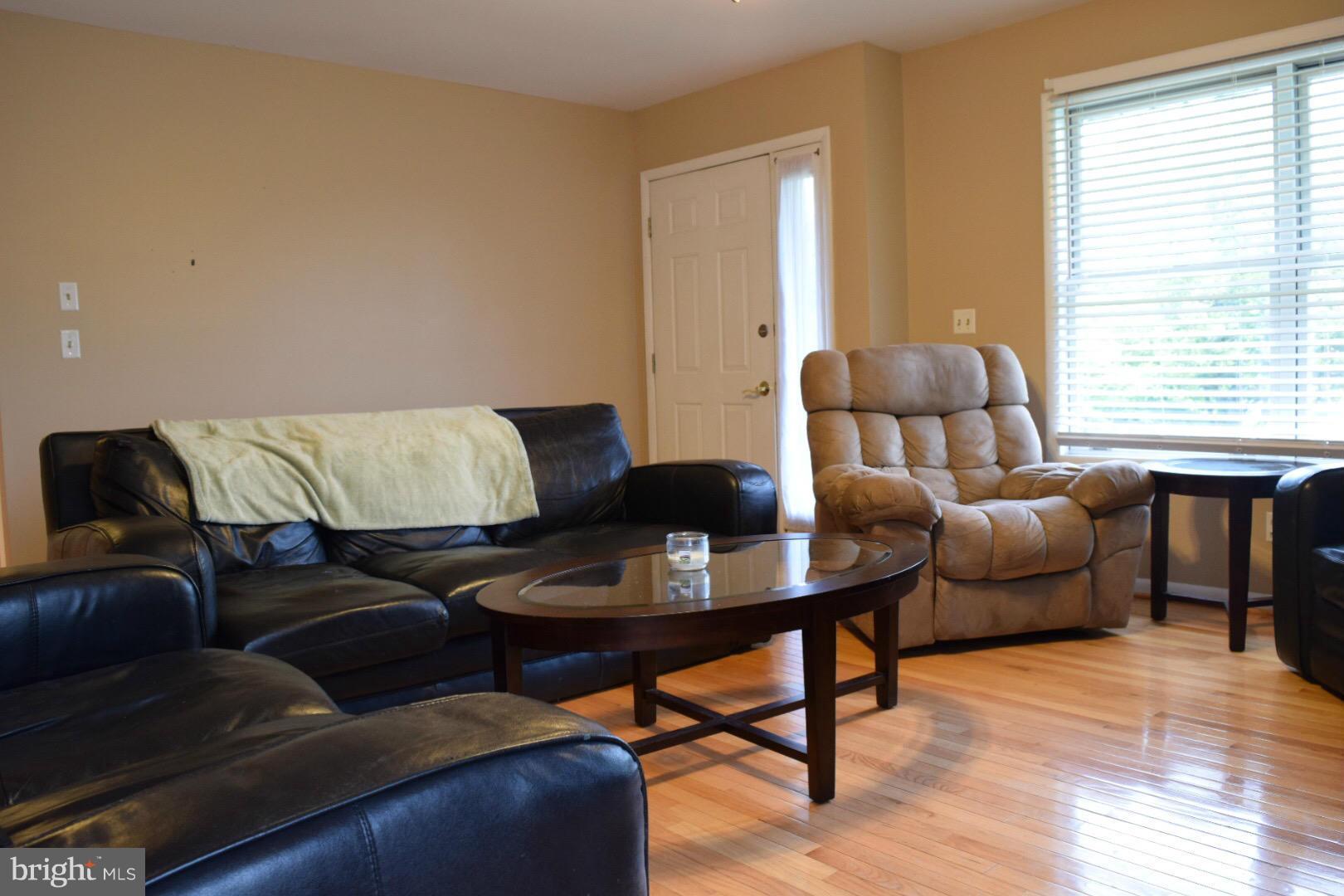 628 Romancoke Road Stevensville, MD 21666 - Photo 4 of 19 Living Room