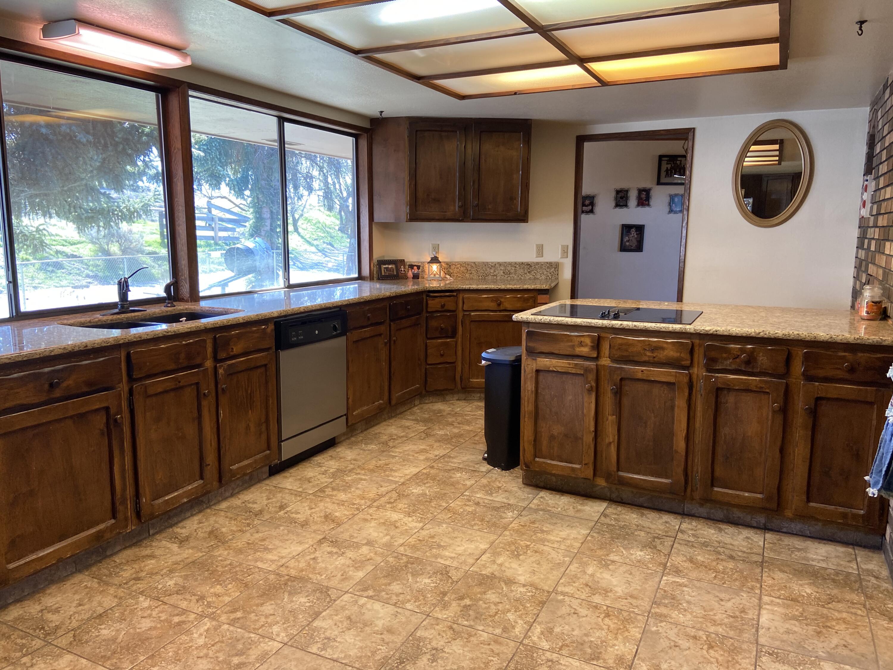 4162 Pine Grove Road Klamath Falls, OR 97603 - Photo 14 of 56 IMG_1364