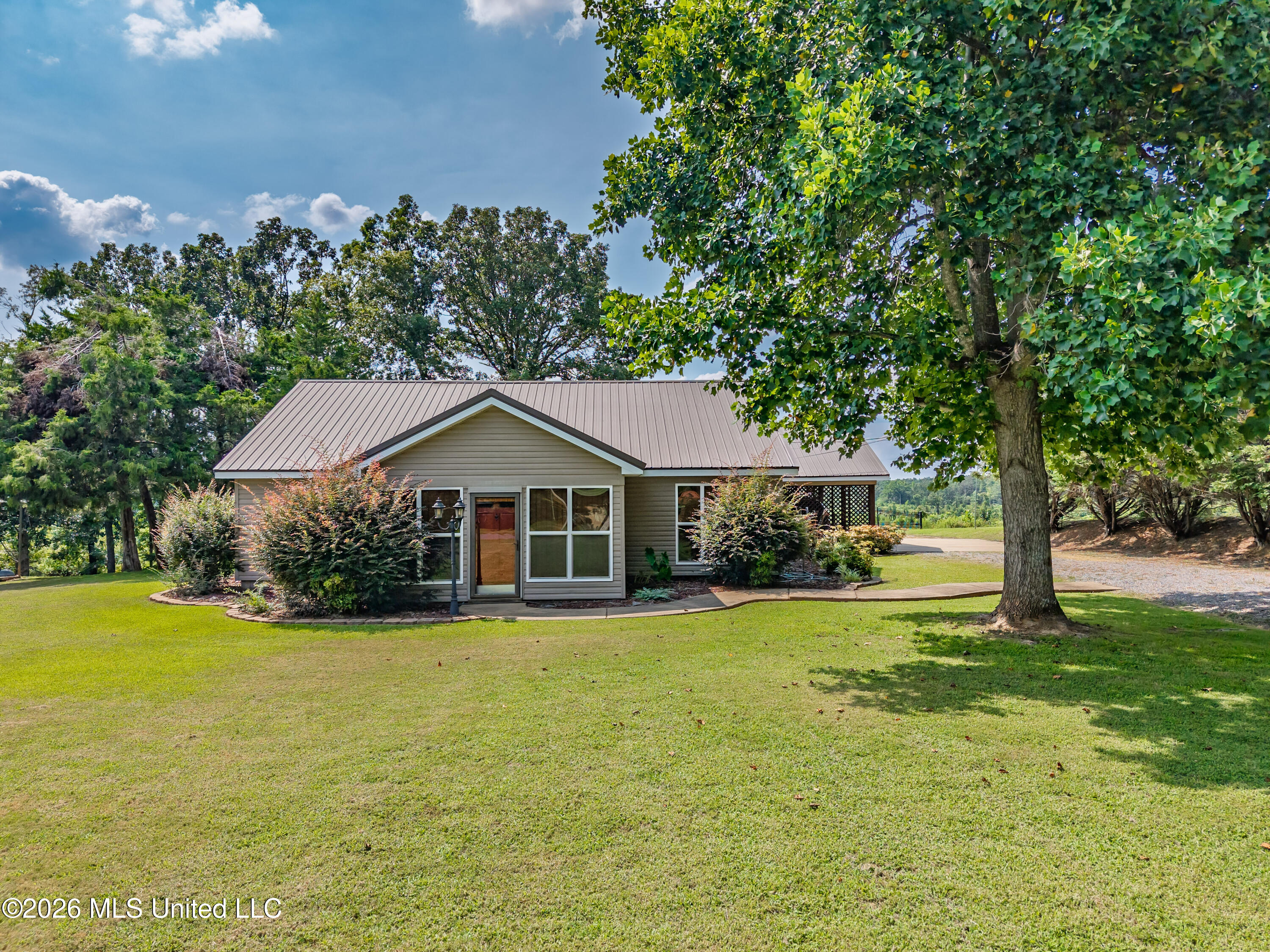 556 Chickasaw Road Pope, MS 38658 - Photo 4 of 69 556 Chickasaw Rd Pope MS_2026-08-04_04