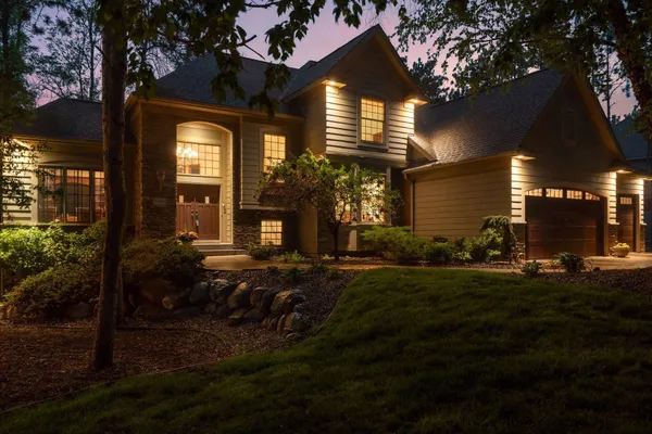 $799,900 | 9001 Springwood Drive, Woodbury, MN 55125