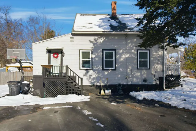 $399,900 | 29 Central Street, Derry, NH 03038