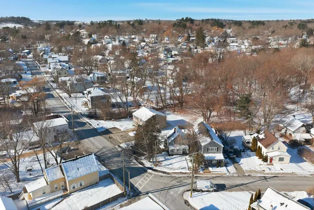 $399,900 | 29 Central Street, Derry, NH 03038