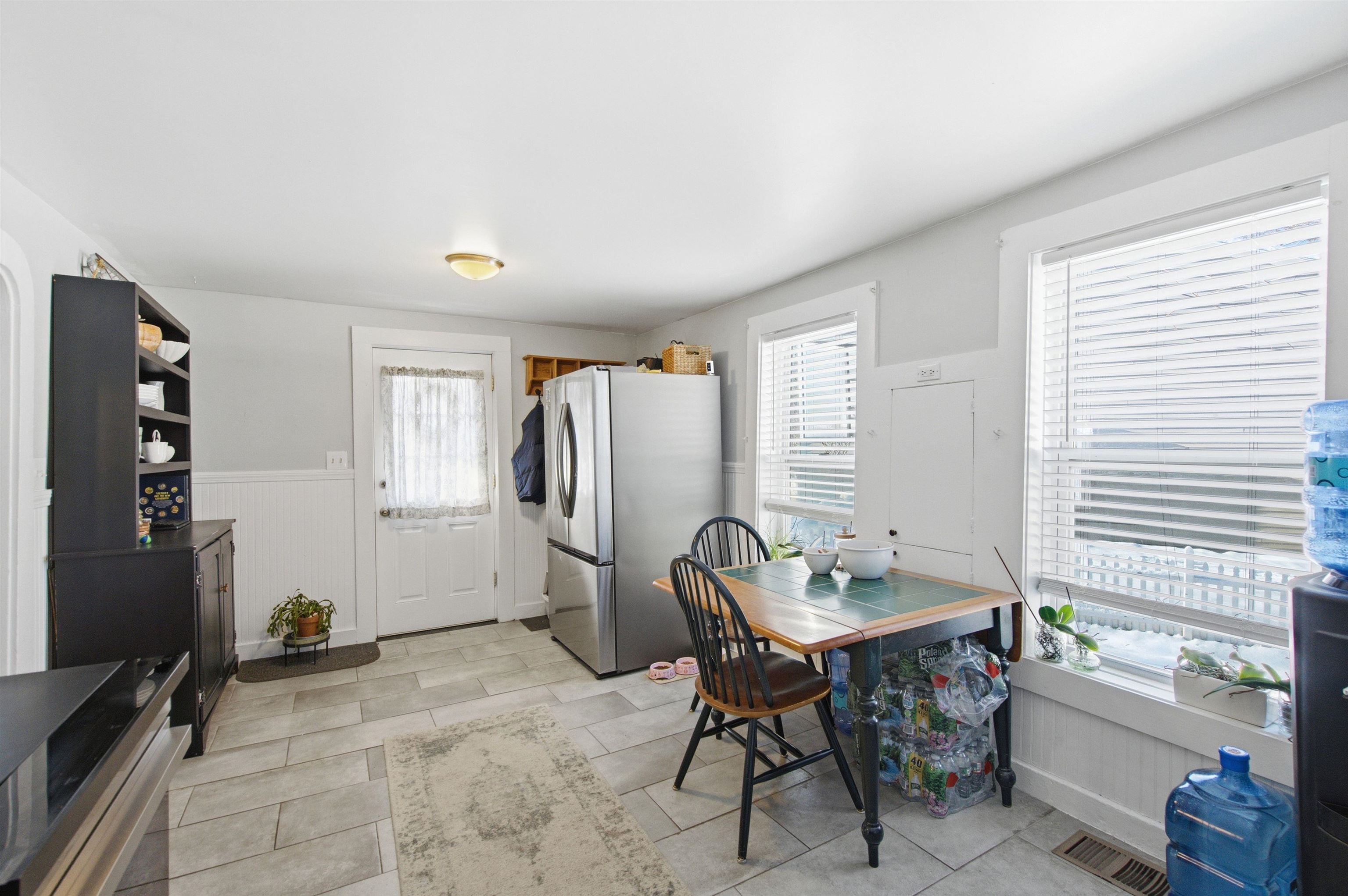 29 Central Street Derry, NH 03038 - Photo 4 of 41