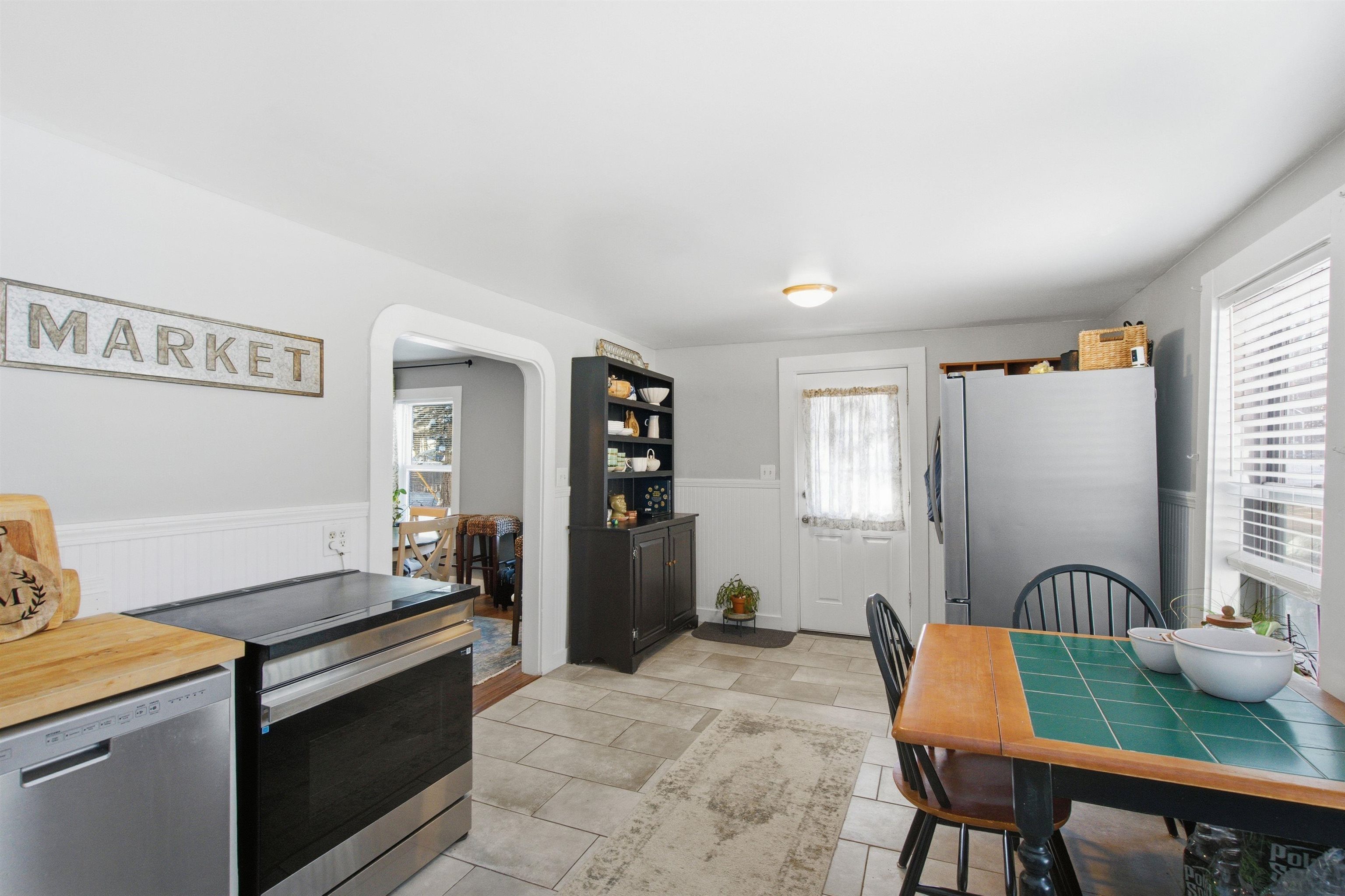 29 Central Street Derry, NH 03038 - Photo 5 of 41