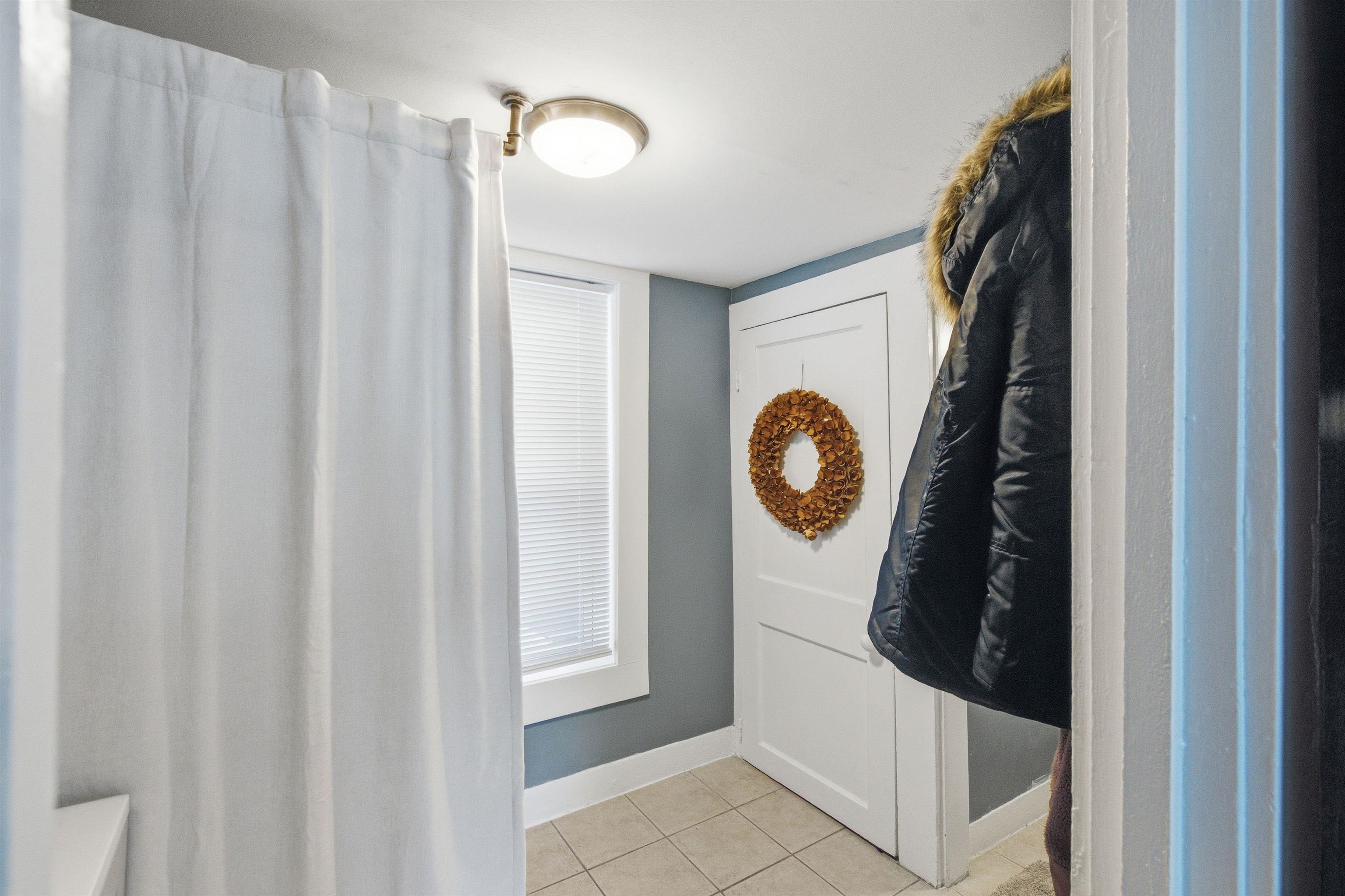 29 Central Street Derry, NH 03038 - Photo 8 of 41