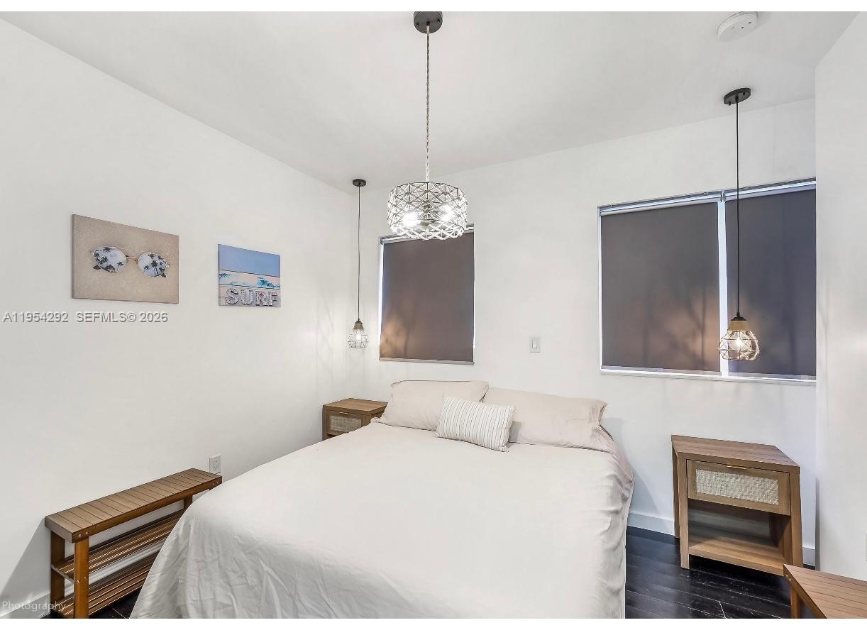 557 Michigan Avenue, Unit 111 Miami Beach, FL 33139 - Photo 8 of 13 a bedroom with a bed and a window