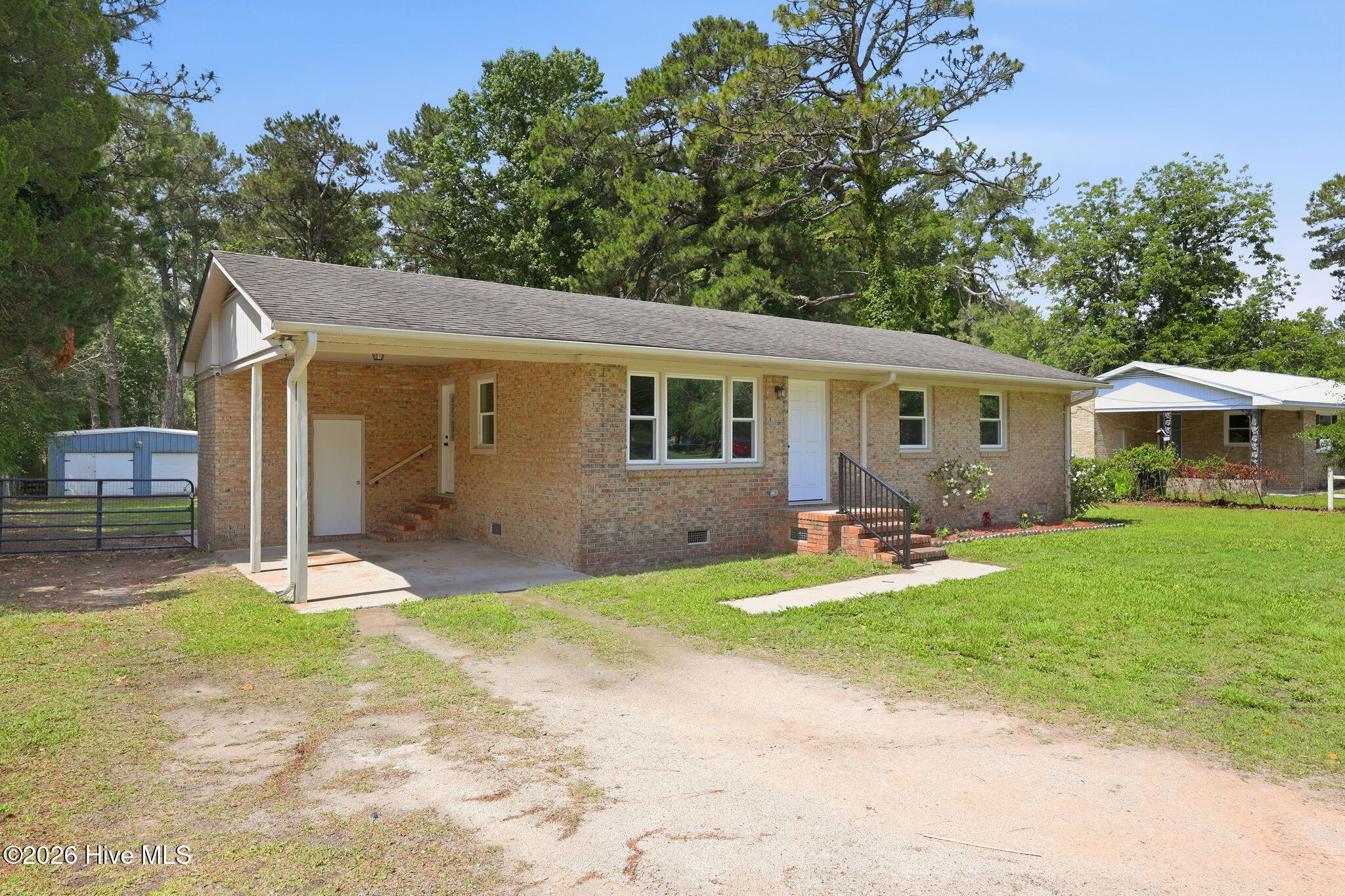 1040 Broad Creek Road New Bern, NC 28560 - Photo 3 of 47 5-web-or-mls-0C0A7810