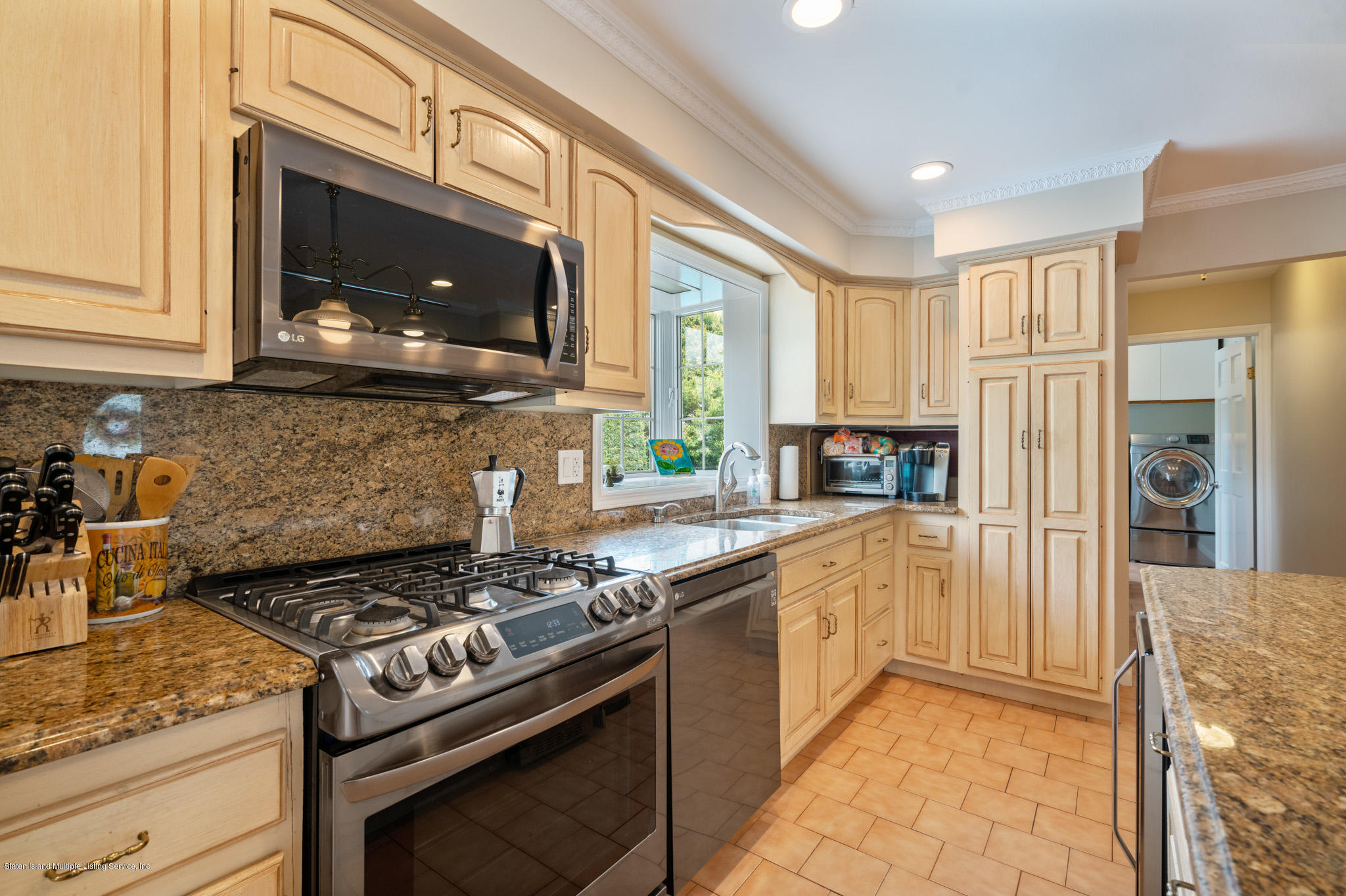 25 Woodvale Loop Staten Island, NY 10309 - Photo 14 of 32 New Stainless Steel Appliances