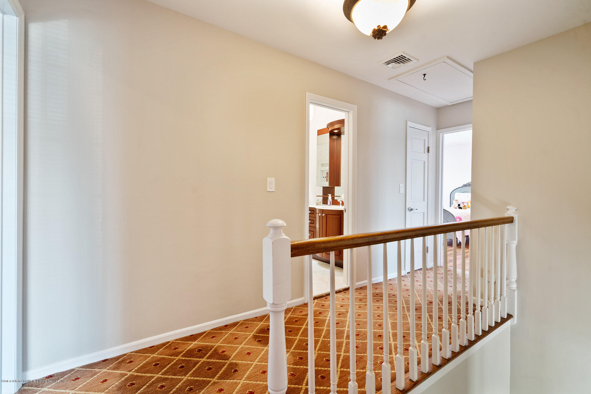 25 Woodvale Loop Staten Island, NY 10309 - Photo 20 of 32 Second floor landing
