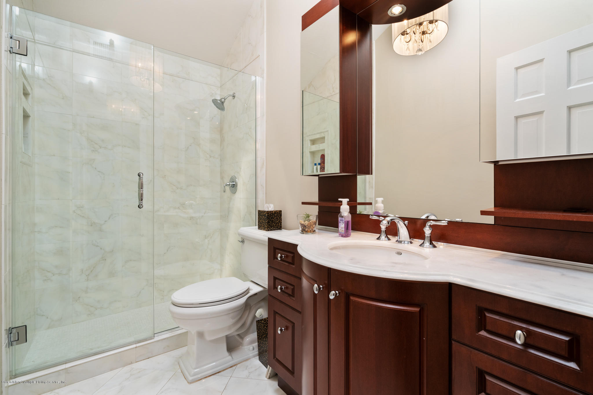 25 Woodvale Loop Staten Island, NY 10309 - Photo 23 of 32 Full Bathroom on 2nd floor