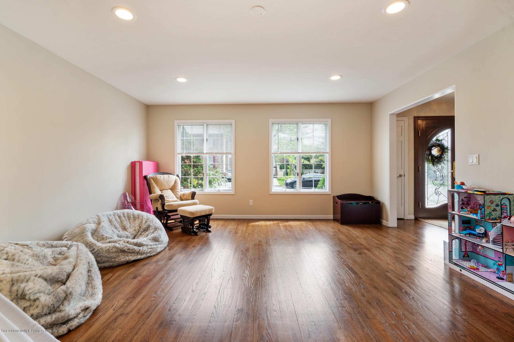 25 Woodvale Loop Staten Island, NY 10309 - Photo 29 of 32 Formal Living Room