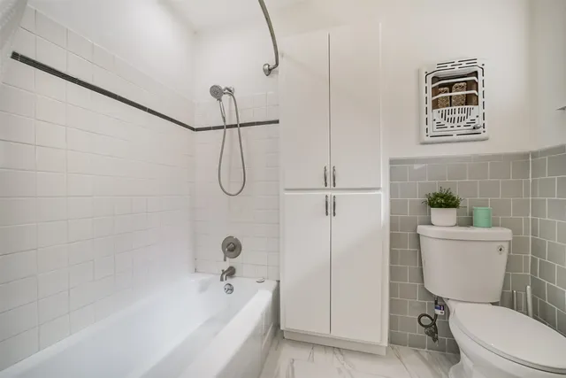 a bathroom with a toilet and a shower