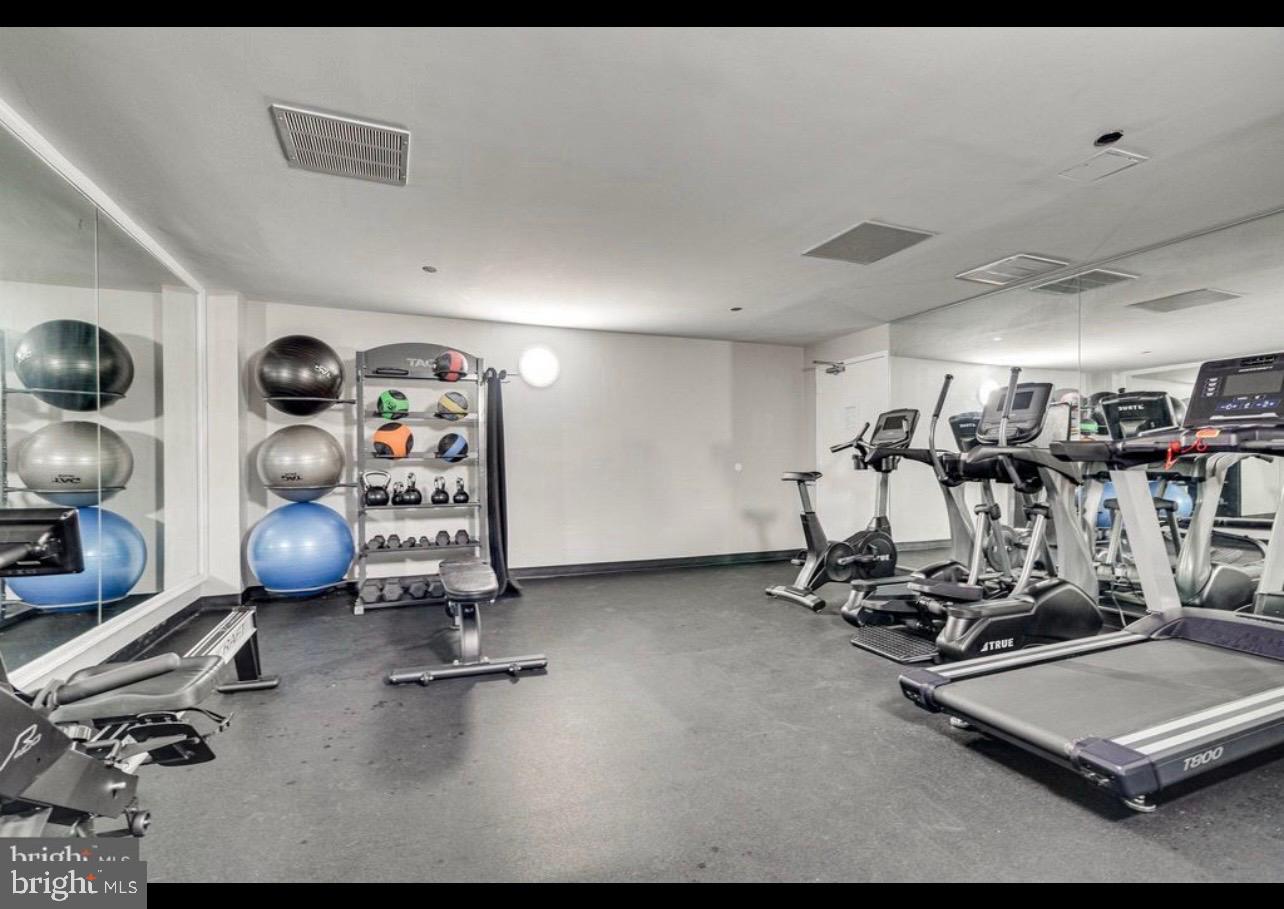 1301 North Courthouse Road, Unit 1009 Arlington, VA 22201 - Photo 10 of 11