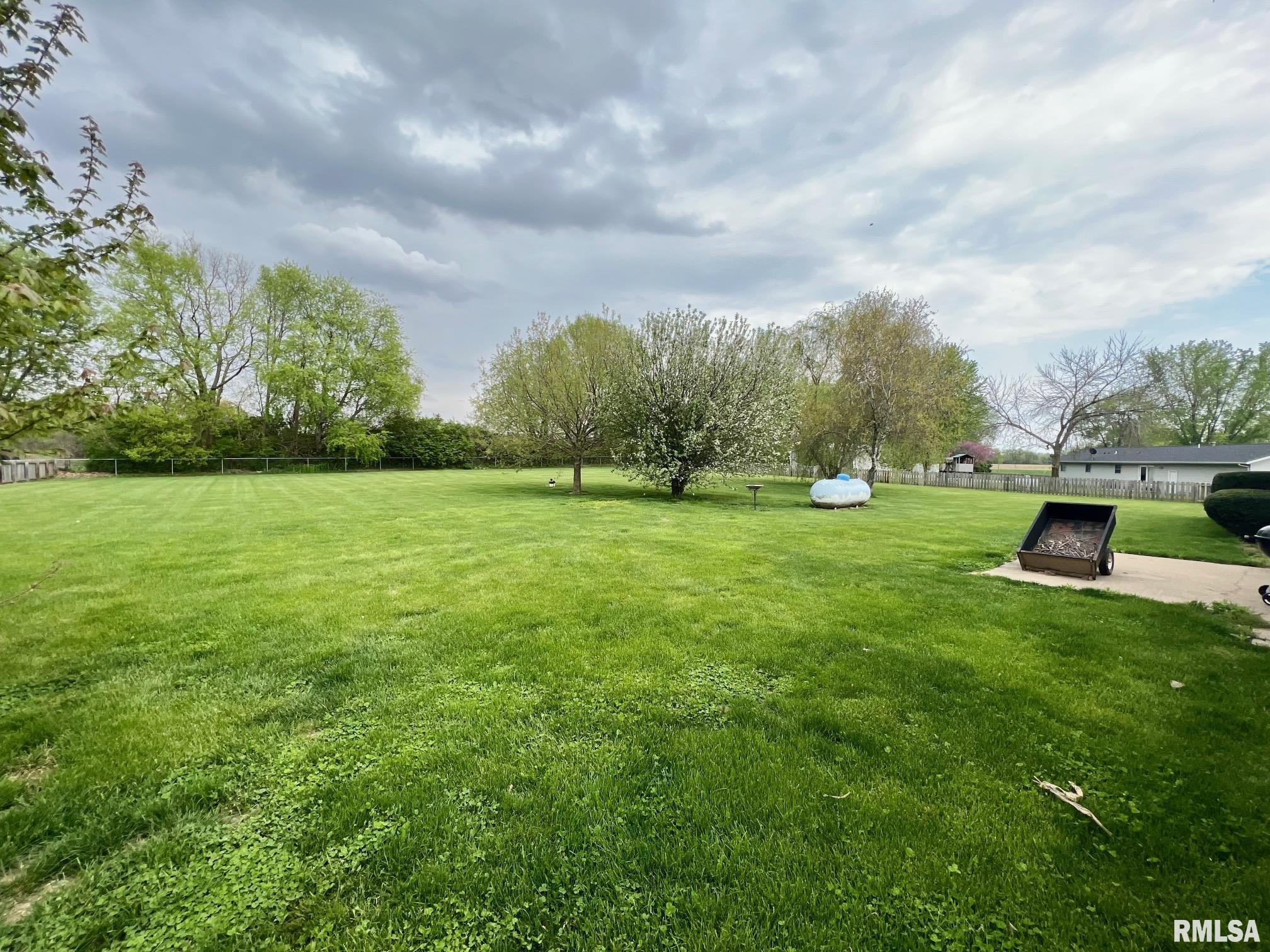 13114 Hickory Road Athens, IL 62613 - Photo 17 of 17 Gallery Image 17