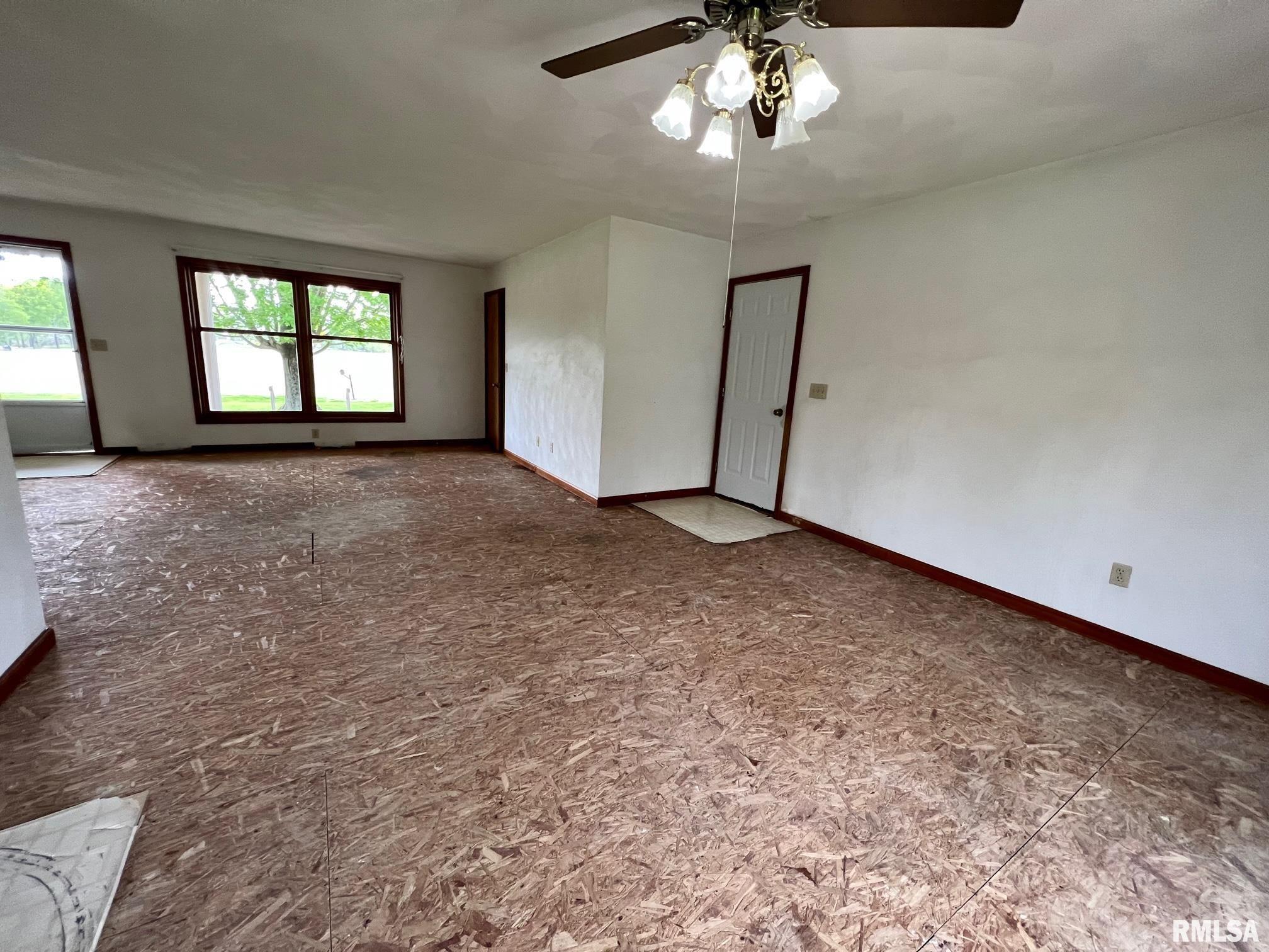 13114 Hickory Road Athens, IL 62613 - Photo 4 of 17 Gallery Image 4
