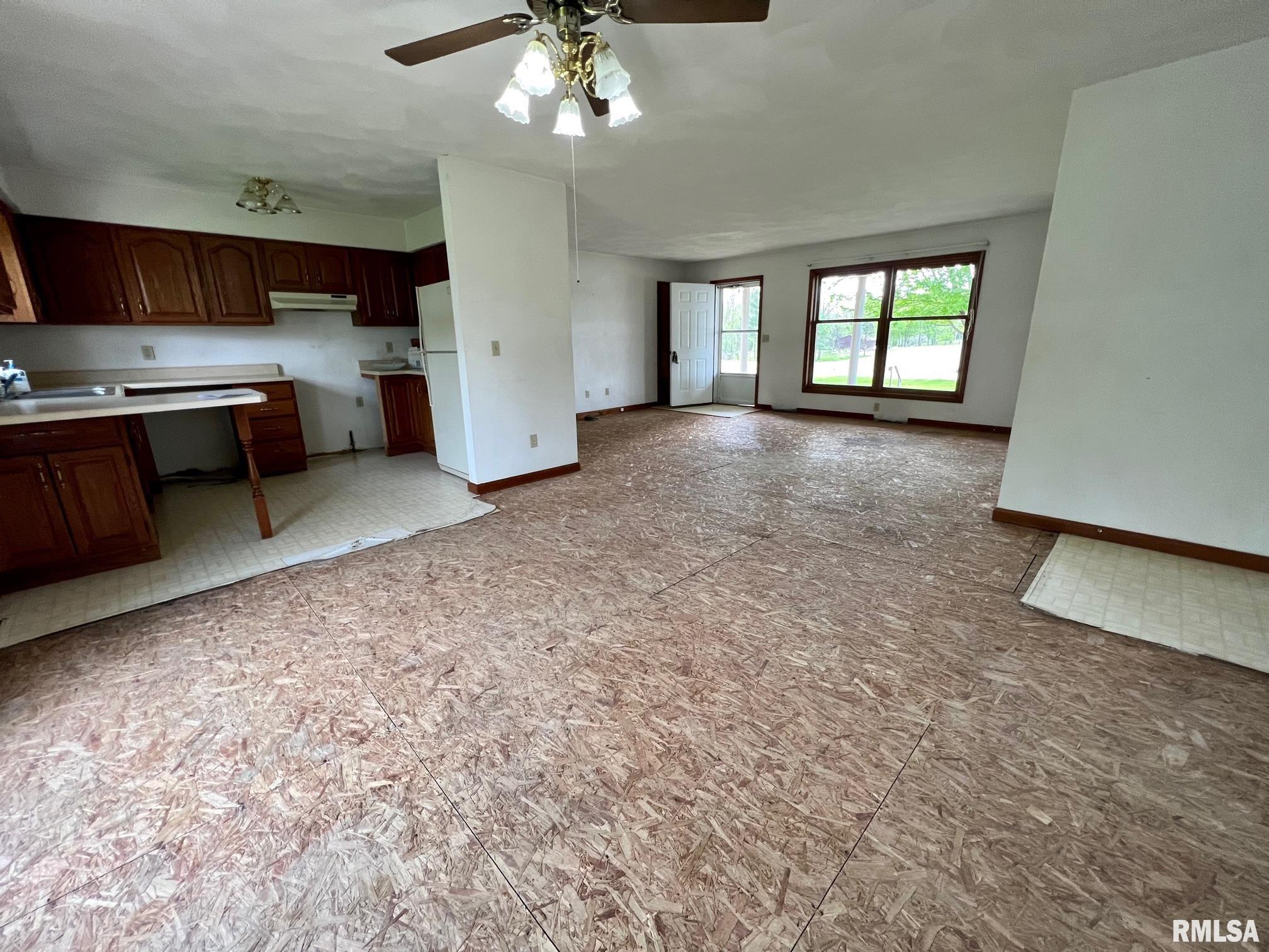 13114 Hickory Road Athens, IL 62613 - Photo 5 of 17 Gallery Image 5