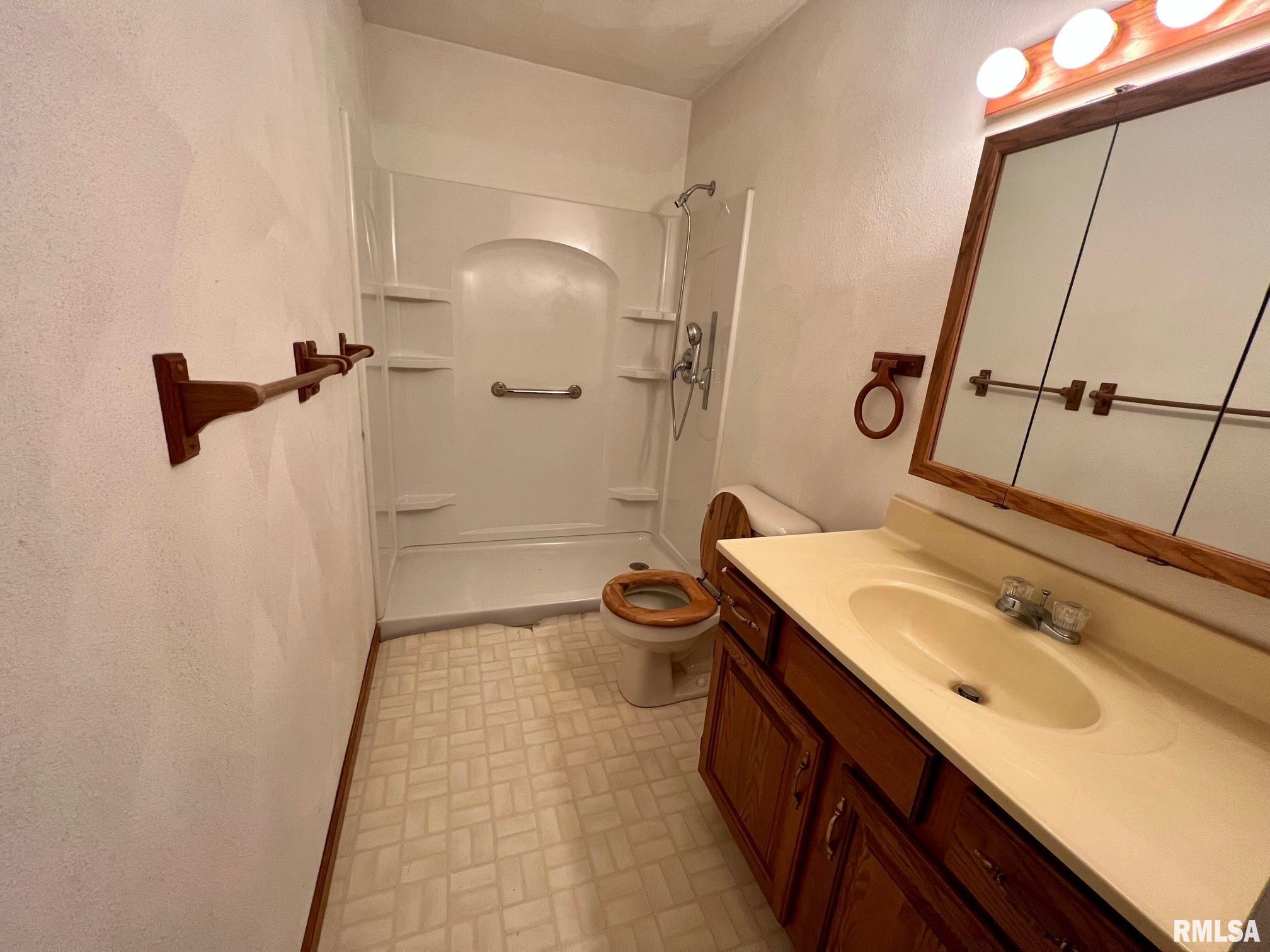 13114 Hickory Road Athens, IL 62613 - Photo 8 of 17 Gallery Image 8