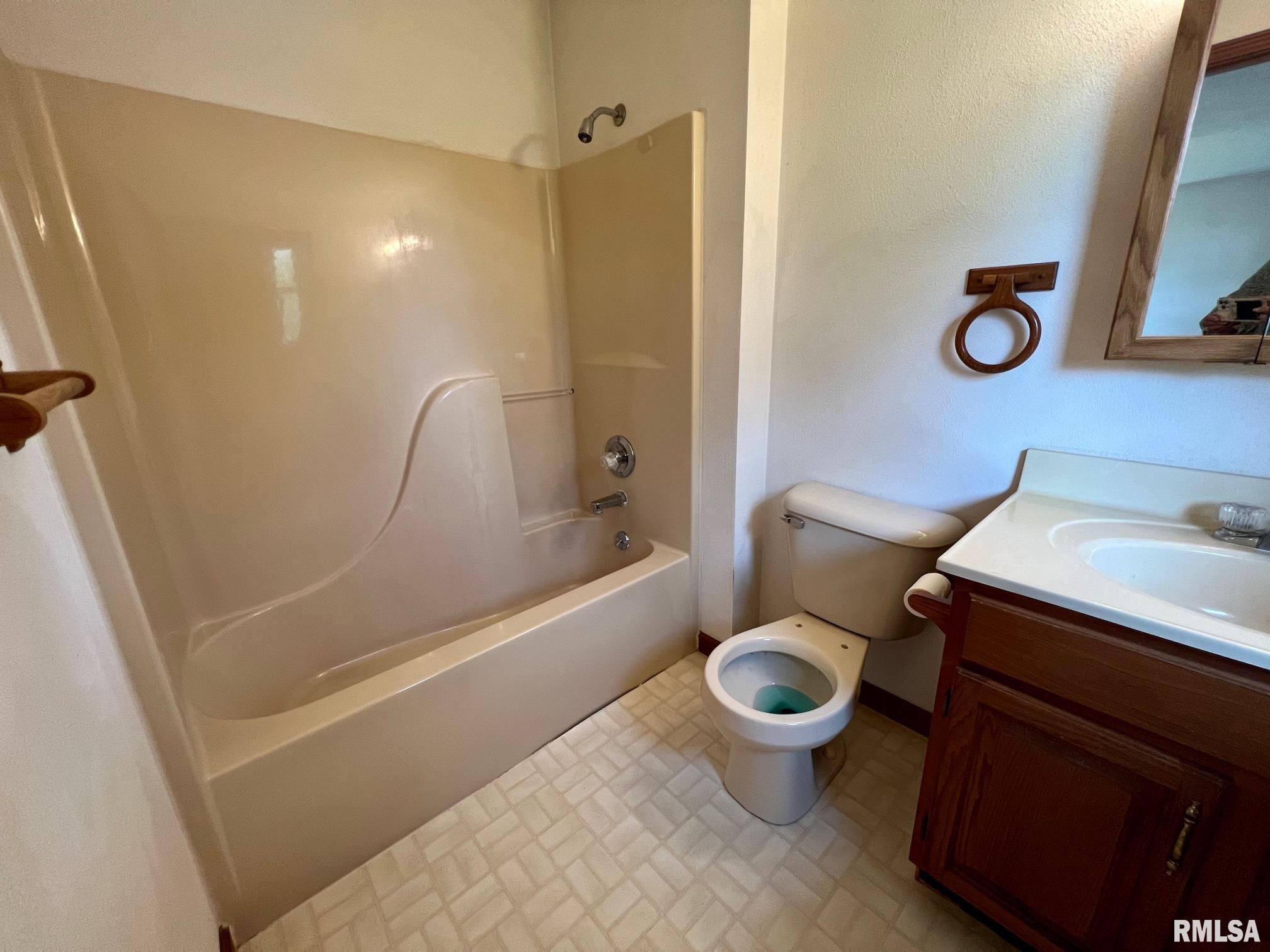 13114 Hickory Road Athens, IL 62613 - Photo 10 of 17 Gallery Image 10