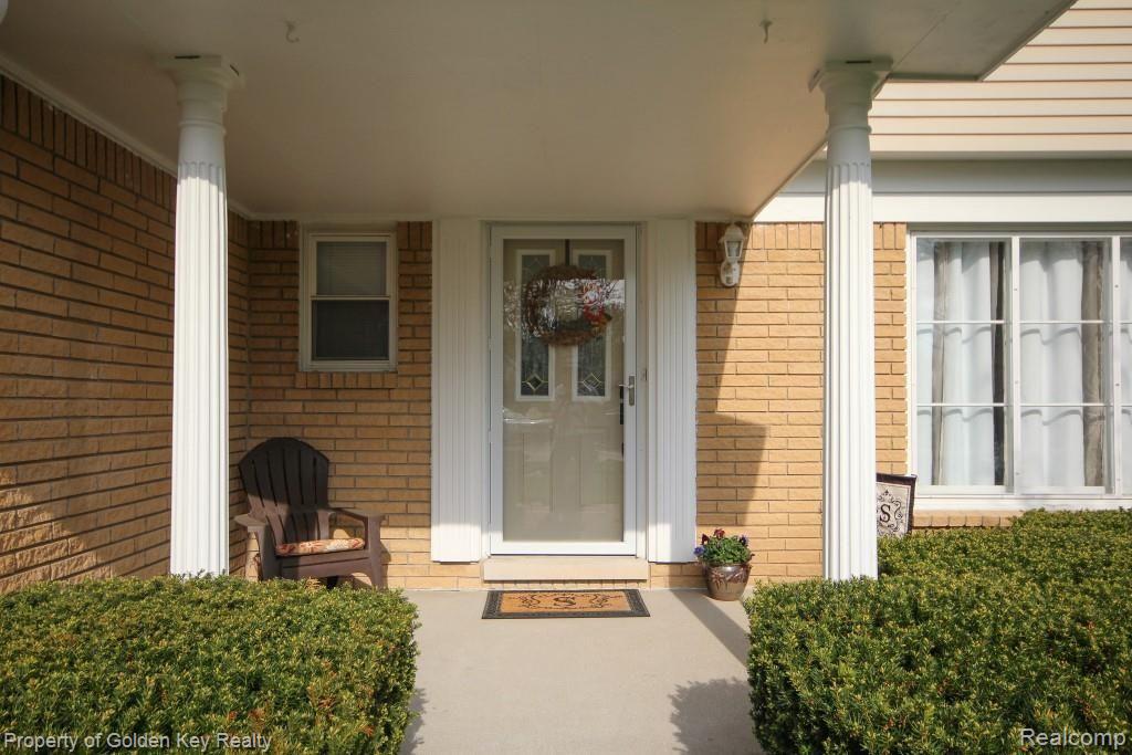 24474 Kings Pointe Novi, MI 48375 - Photo 9 of 42 IMG_2713 (Custom).jpg