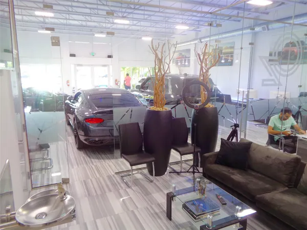 $10,000 | 3749 North Federal Highway, Unit B, Pompano Beach, FL 33064