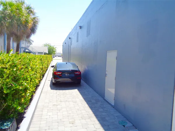 $10,000 | 3749 North Federal Highway, Unit B, Pompano Beach, FL 33064