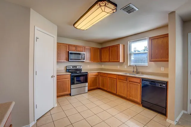 $2,695 | 4544 Martingale View Lane, Fort Worth, TX 76244