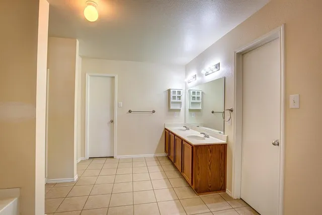 $2,695 | 4544 Martingale View Lane, Fort Worth, TX 76244